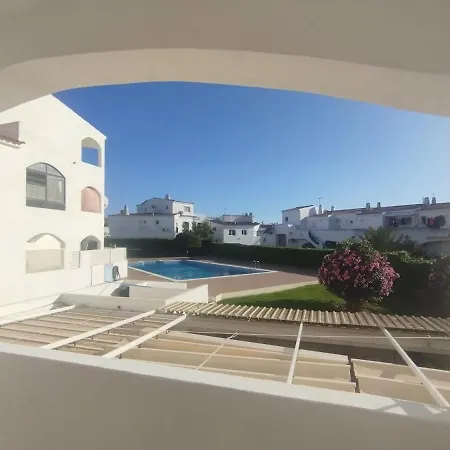 דירה Oura Sunrise & Pool Retreat