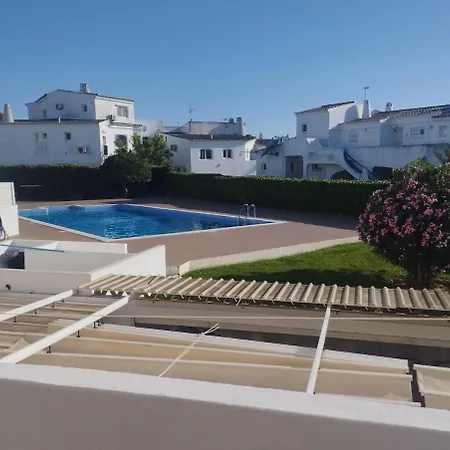 Oura Sunrise & Pool Retreat *
