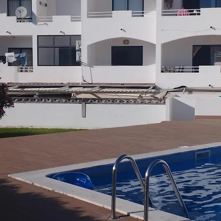 Oura Sunrise & Pool Retreat דירה *