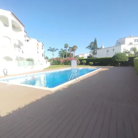 Oura Sunrise & Pool Retreat